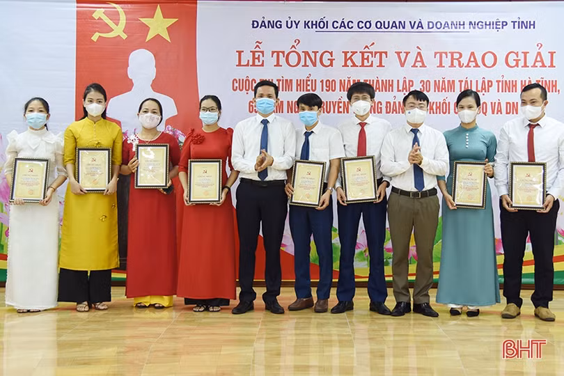 Trao thưởng cuộc thi tìm hiểu 190 năm thành lập, 30 năm tái lập tỉnh và 65 năm ngày truyền thống Đảng bộ Khối CCQ&DN Hà Tĩnh