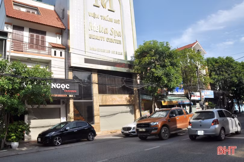 Cơ sở kinh doanh dịch vụ không thiết yếu ở Hà Tĩnh đồng loạt đóng cửa phòng dịch