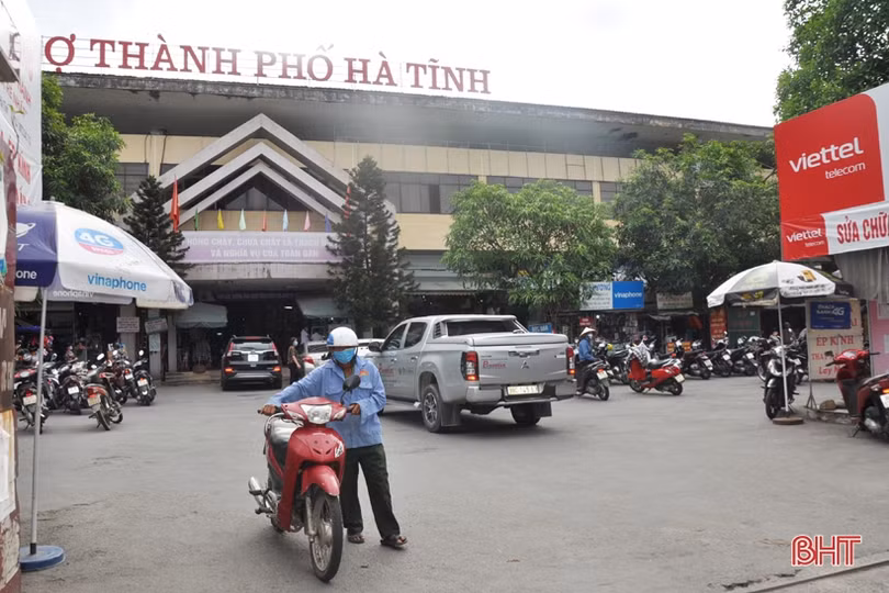 Lưới điện mất an toàn: Ngành điện thúc giục, Ban Quản lý chợ Hà Tĩnh “câu giờ”!