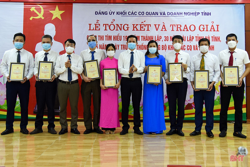 Trao thưởng cuộc thi tìm hiểu 190 năm thành lập, 30 năm tái lập tỉnh và 65 năm ngày truyền thống Đảng bộ Khối CCQ&DN Hà Tĩnh