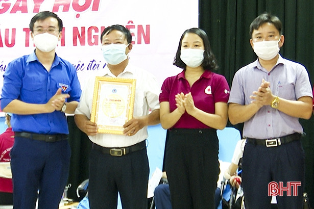 Thu về gần 450 đơn vị máu tại ngày hội hiến máu ở Đức Thọ và Nghi Xuân