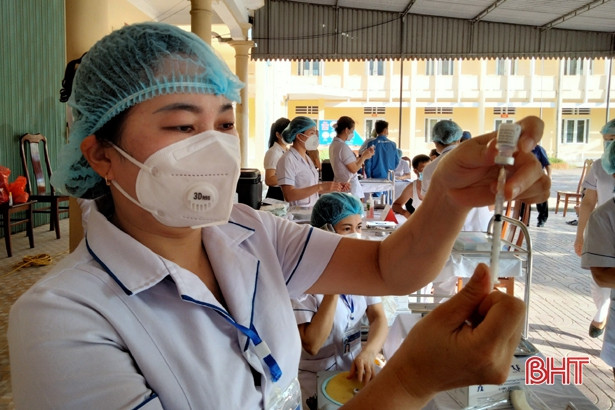 Các địa phương ở Hà Tĩnh tiếp tục tiêm vacxin phòng COVID-19 đợt 4
