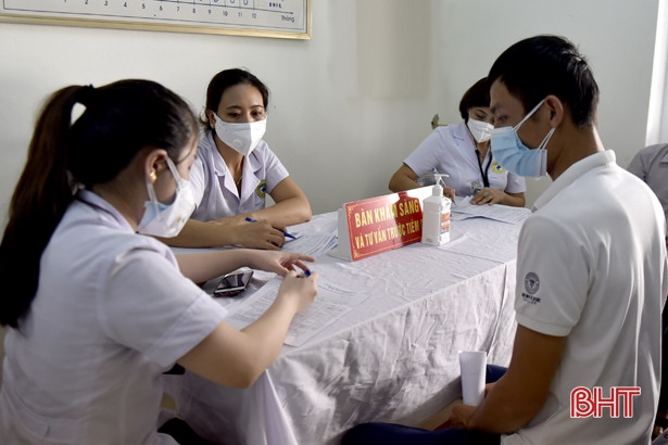 Các địa phương ở Hà Tĩnh tiếp tục tiêm vacxin phòng COVID-19 đợt 4