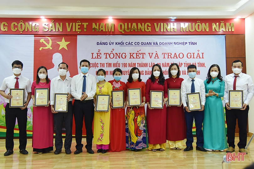 Trao thưởng cuộc thi tìm hiểu 190 năm thành lập, 30 năm tái lập tỉnh và 65 năm ngày truyền thống Đảng bộ Khối CCQ&DN Hà Tĩnh