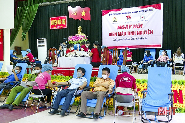 Thu về gần 450 đơn vị máu tại ngày hội hiến máu ở Đức Thọ và Nghi Xuân