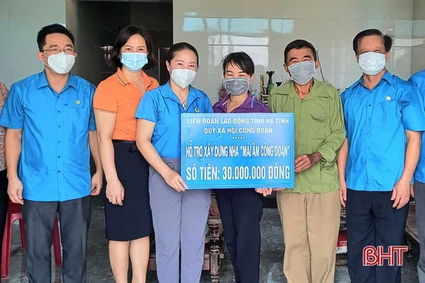 Công đoàn Hà Tĩnh trích hơn 1,2 tỷ đồng hỗ trợ người lao động làm nhà ở