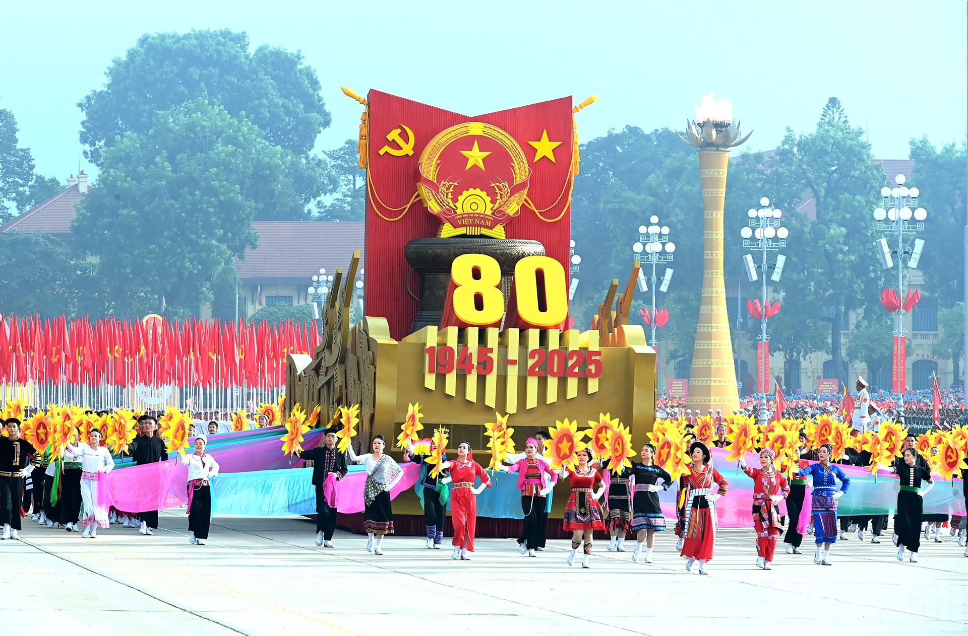 Dưới sự lãnh đạo của Đảng, dân tộc Việt Nam đã giành từ thắng lợi này đến thắng lợi khác. Trong ảnh: Lễ diễu binh, diễu hành kỷ niệm 80 năm Cách mạng Tháng Tám và Quốc khánh 2/9 (1945 - 2025) image-1.jpg