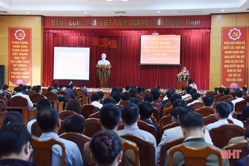 Bồi dưỡng nghiệp vụ công tác Đảng cho hơn 600 bí thư chi bộ thuộc Đảng ủy Khối CCQ&DN Hà Tĩnh