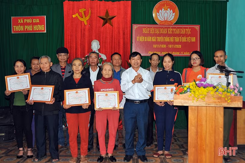 Lãnh đạo Hà Tĩnh vui đại đoàn kết với Nhân dân