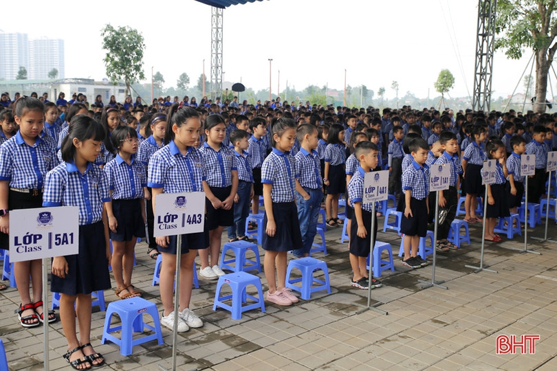 Thầy trò Trường Albert Einstein tưởng niệm nạn nhân tử vong vì TNGT