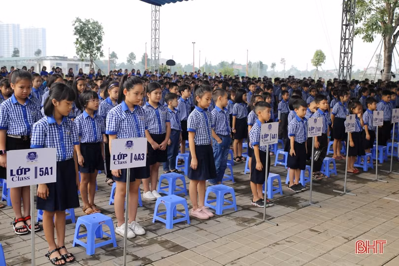 Thầy trò Trường Albert Einstein tưởng niệm nạn nhân tử vong vì TNGT