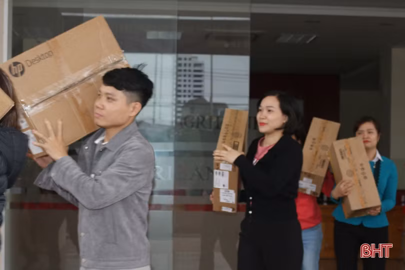 Diễn tập chữa cháy do chập điện tại Ngân hàng