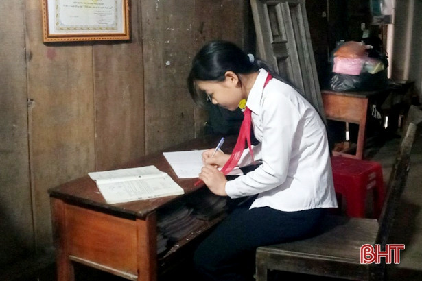 Nữ sinh hoàn cảnh khó khăn ở Hà Tĩnh nhặt được gần 8 triệu đồng, tìm người trả lại