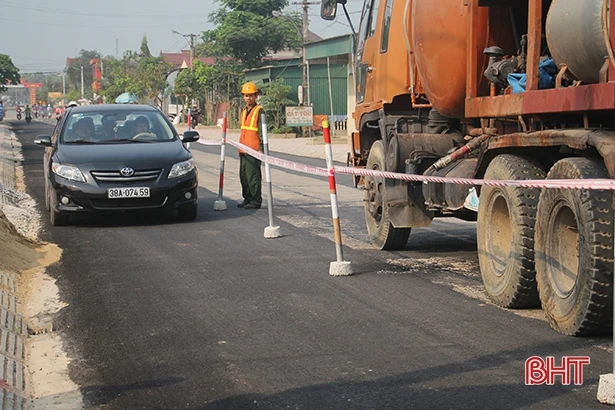 Phủ vữa nhựa polime trong bảo trì đường bộ ở Hà Tĩnh: Thân thiện với môi trường, độ bền cao