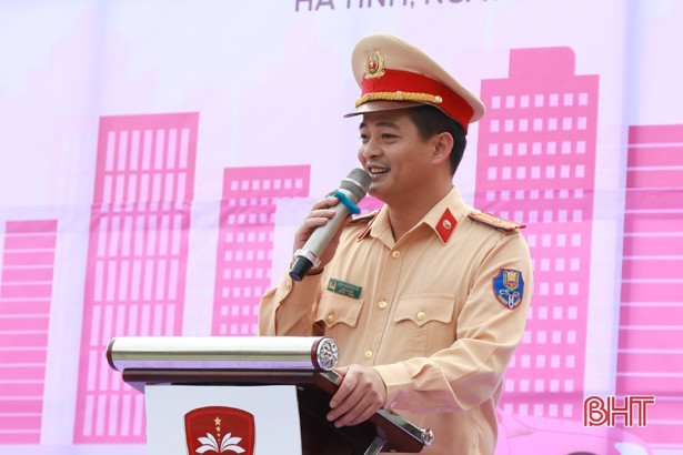 Học sinh tiểu học iSchool Hà Tĩnh hào hứng với “Giao thông an toàn - cứu ngàn sinh mạng”