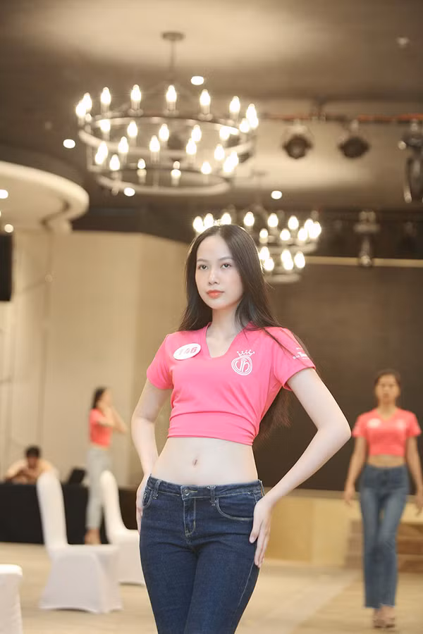 Hoa hậu Việt Nam 2020: “Điểm danh” dàn người đẹp 10X “gây sốt” cộng đồng mạng