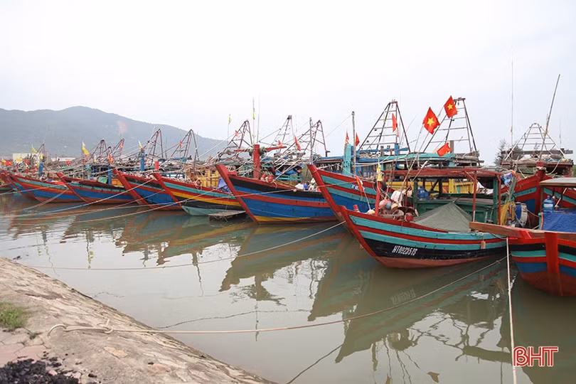 Bộ trưởng Bộ NN&PTNT: Tuyệt đối không chủ quan bởi hoàn lưu bão 13 gây mưa lớn