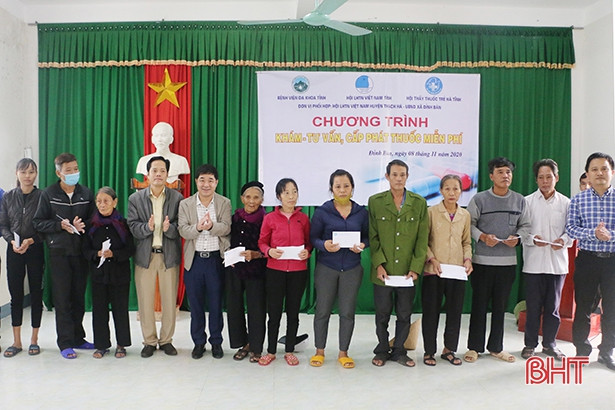 Gần 1.000 người dân Thạch Hà được khám, cấp thuốc miễn phí