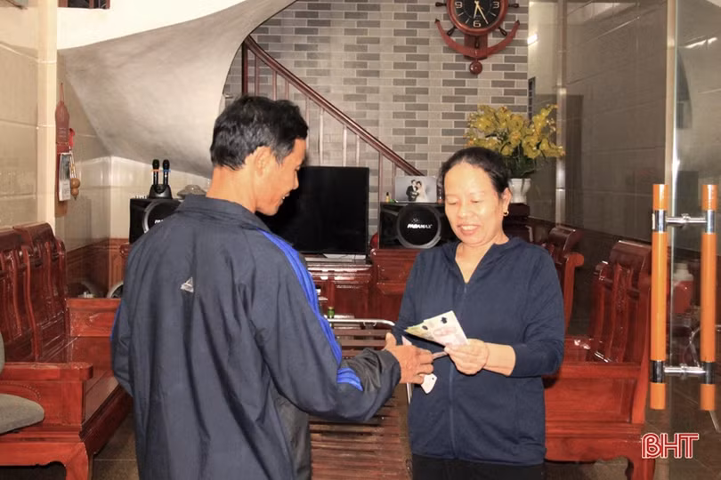 Anh nông dân Hà Tĩnh “cưỡi xế hộp” đi bán rau giống vụ đông