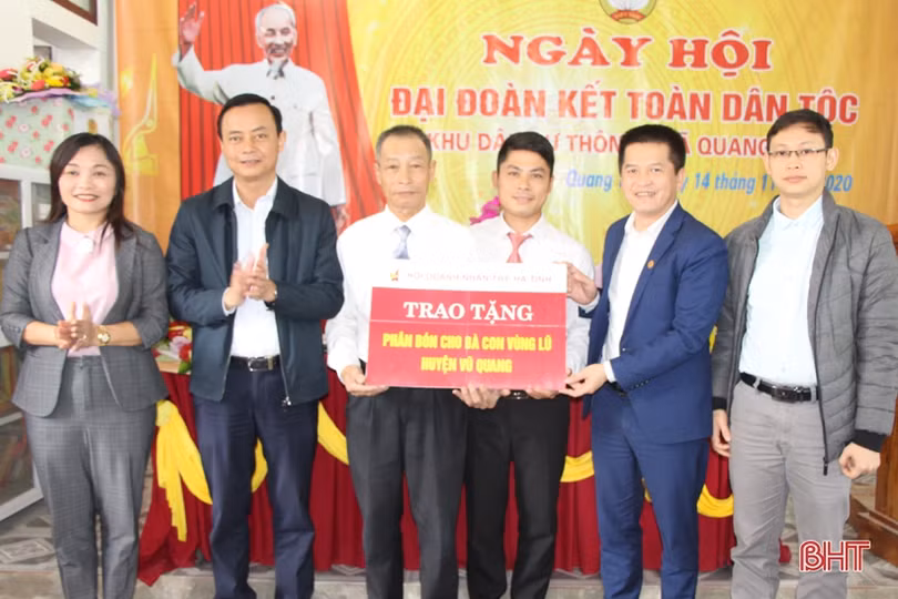 Lãnh đạo Hà Tĩnh vui đại đoàn kết với Nhân dân