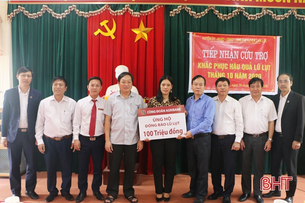 Công đoàn Agribank tiếp tục hỗ trợ đồng bào bị ảnh hưởng lũ lụt ở Hà Tĩnh