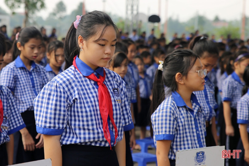 Thầy trò Trường Albert Einstein tưởng niệm nạn nhân tử vong vì TNGT