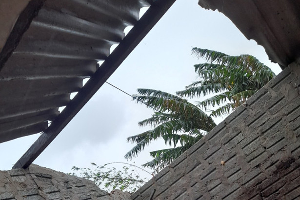 Bão số 13 làm tốc mái nhiều nhà dân ở Kỳ Anh