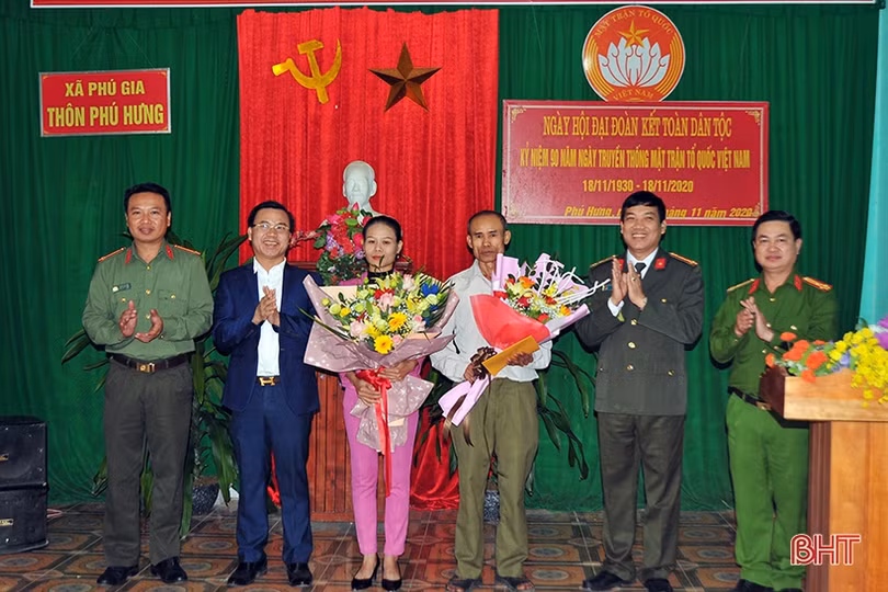 Lãnh đạo Hà Tĩnh vui đại đoàn kết với Nhân dân