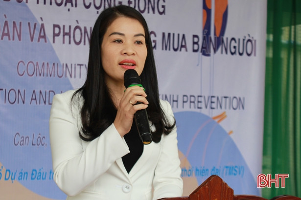 Học sinh Can Lộc được phổ biến kiến thức về di cư an toàn và phòng chống buôn bán người