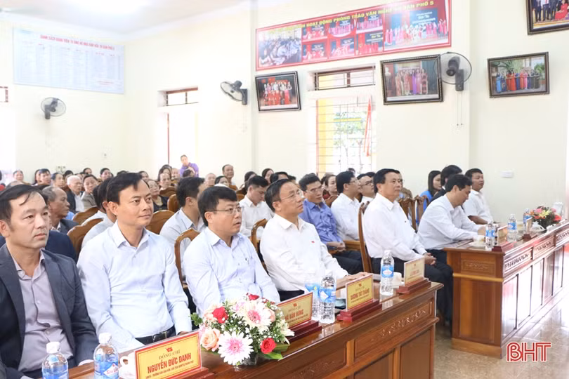 Bí thư Trung ương Đảng Nguyễn Xuân Thắng chung vui ngày hội Đại đoàn kết toàn dân ở TP Hà Tĩnh