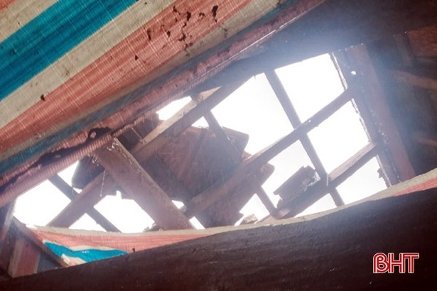 Bão số 13 làm tốc mái nhiều nhà dân ở Kỳ Anh