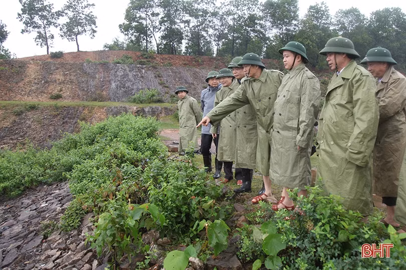 Bộ trưởng Bộ NN&PTNT: Tuyệt đối không chủ quan bởi hoàn lưu bão 13 gây mưa lớn