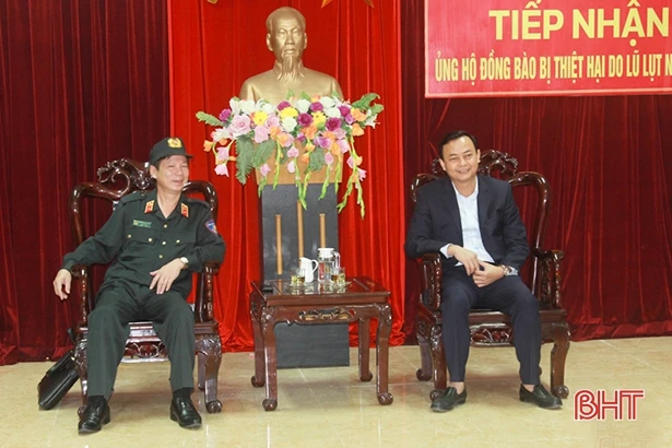 Người dân bị thiệt hại do lũ lụt ở Hà Tĩnh tiếp tục đón nhận sự hỗ trợ từ các tổ chức, đơn vị