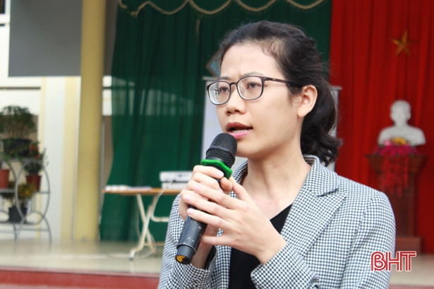 Học sinh Can Lộc được phổ biến kiến thức về di cư an toàn và phòng chống buôn bán người