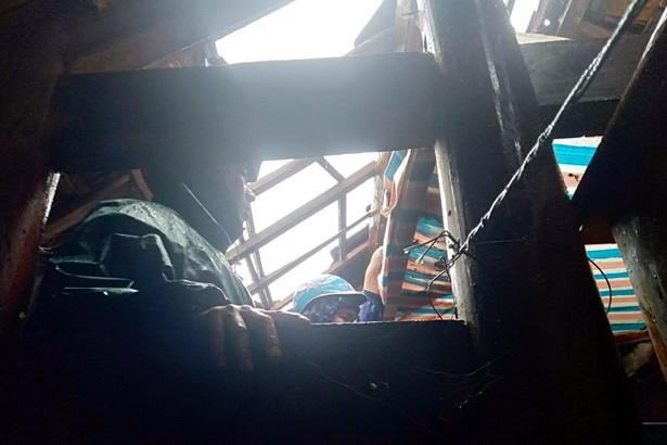 Bão số 13 làm tốc mái nhiều nhà dân ở Kỳ Anh