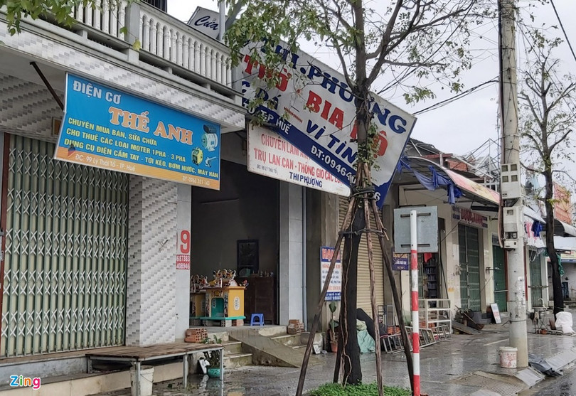 Bệnh viện, trường học tốc mái do bão Vamco