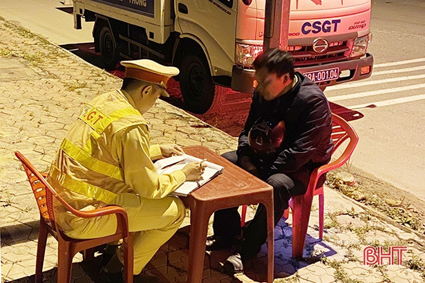 Công an TX Hồng Lĩnh xử phạt 41 trường hợp vi phạm trật tự ATGT