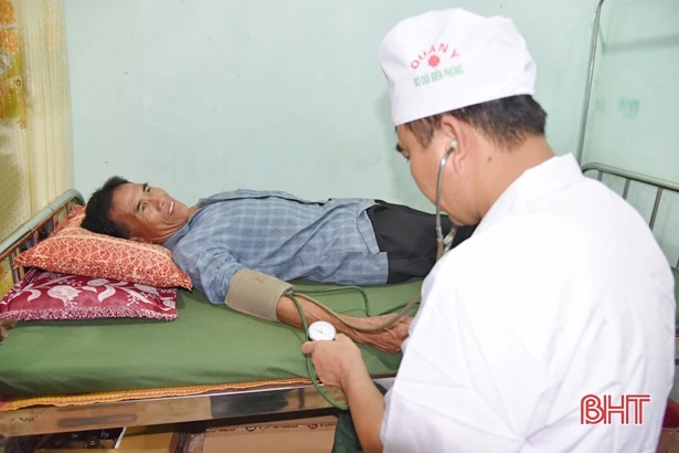 Trạm xá ấm tình quân dân Việt - Lào