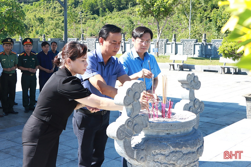 Lãnh đạo tỉnh dâng hương tưởng niệm cố Tổng Bí thư Hà Huy Tập