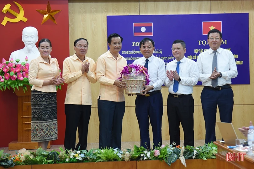 Hà Tĩnh - Bolykhămxay tăng cường hợp tác sản xuất nấm, nuôi hươu