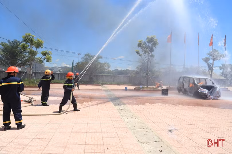 Gay cấn màn diễn tập phòng chống gây rối an ninh trật tự ở Hương Sơn