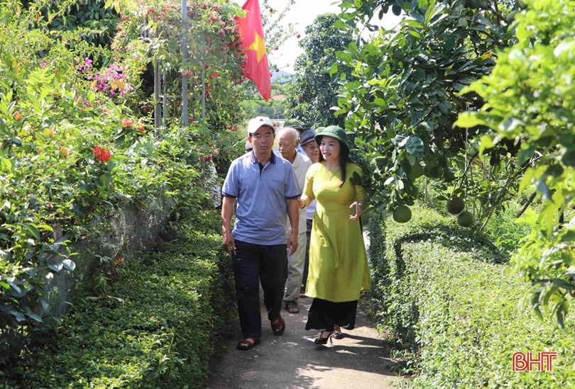 Đoàn nguyên lãnh đạo tỉnh Nghệ Tĩnh, Nghệ An đánh giá cao cách làm nông thôn mới ở Vũ Quang