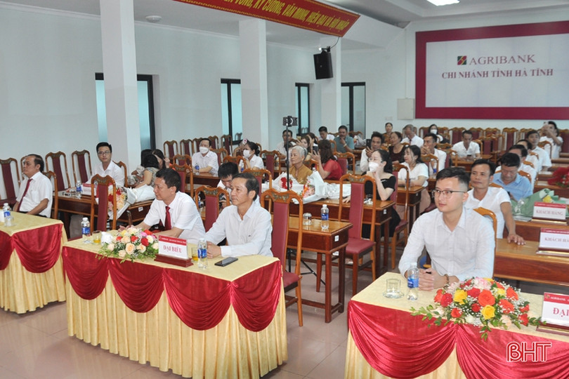 Agribank Chi nhánh tỉnh Hà Tĩnh trao Hyundai Kona cho khách hàng trúng thưởng