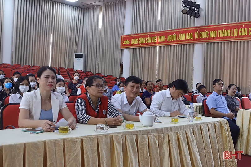 “Tiếp sức em tới trường”, trao 10 xe đạp và 23 suất quà cho học sinh nghèo tại Thạch Hà