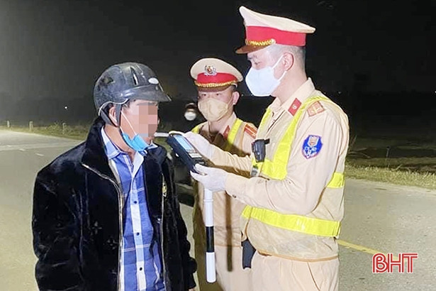 Công an TX Hồng Lĩnh xử phạt 41 trường hợp vi phạm trật tự ATGT