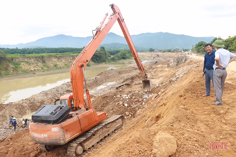 Gấp rút thi công các công trình phòng chống bão lụt tại Cẩm Xuyên