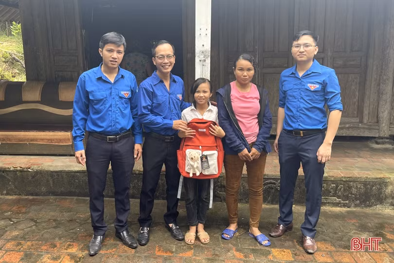 Cán bộ, đoàn viên chung sức hỗ trợ xã Điền Mỹ xây dựng nông thôn mới