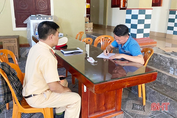 Công an TX Hồng Lĩnh xử phạt 41 trường hợp vi phạm trật tự ATGT