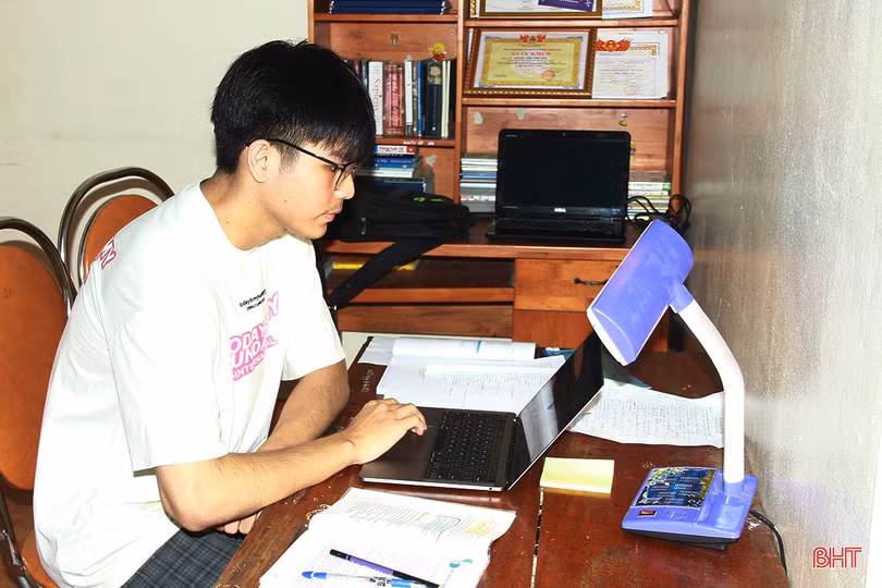 Nam sinh Hà Tĩnh vượt khó, giành 4 suất học bổng từ Mỹ