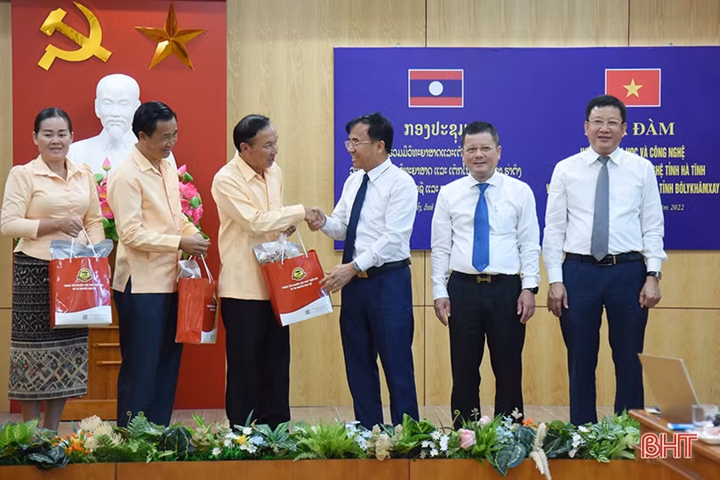 Hà Tĩnh - Bolykhămxay tăng cường hợp tác sản xuất nấm, nuôi hươu